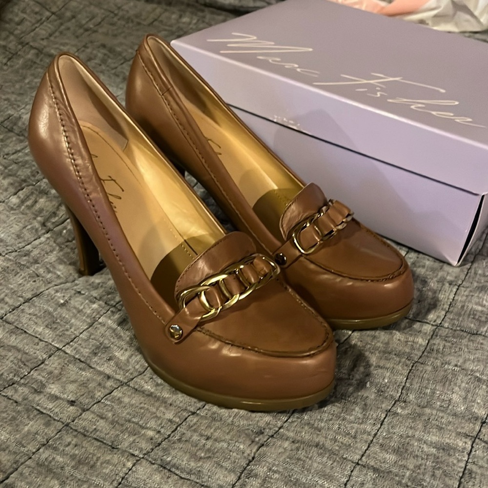 Marc Fisher Island heeled medium brown leather shoe
